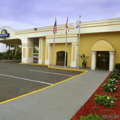 Отель Days Inn Neptune Beach парковка