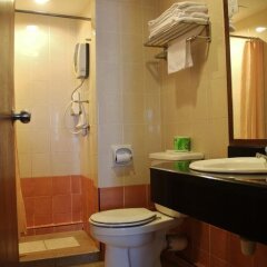 Отель The Krystal Suites, Penang Малайзия, Пенанг - отзывы, цены и фото номеров - забронировать отель The Krystal Suites, Penang онлайн ванная фото 2
