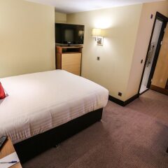 Arora Hotel Manchester сейф в номере