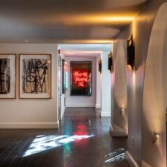 The Mayfair Hotel Los Angeles сейф в номере