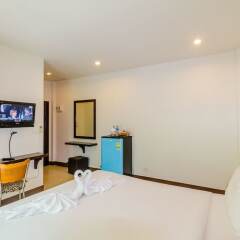 Отель Baan Yuyen Karon Guesthouse сейф в номере
