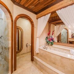 Отель The Springs Resort and Spa at Arenal интерьер отеля