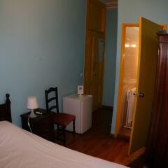 Отель Mana Guest House сейф в номере