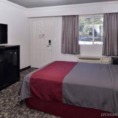 Отель Americas Best Value Inn - Los Angeles/Hollywood США, Лос-Анджелес - отзывы, цены и фото номеров - забронировать отель Americas Best Value Inn - Los Angeles/Hollywood онлайн удобства в номере фото 2