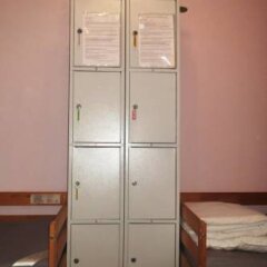 Iris Hostel сейф в номере