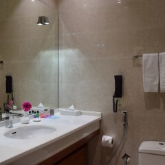 Отель Novotel Suites Riyadh Dyar ванная фото 2