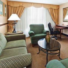 Отель Crowne Plaza Hotel Greenville-I-385-Roper Mtn Rd, an IHG Hotel США, Гринвилл - отзывы, цены и фото номеров - забронировать отель Crowne Plaza Hotel Greenville-I-385-Roper Mtn Rd, an IHG Hotel онлайн комната для гостей фото 3