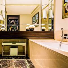 Prince de Galles, a Luxury Collection hotel, Paris ванная фото 3