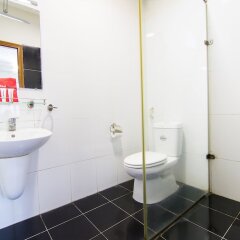 Отель RedDoorz near HIECC Tan Binh ванная