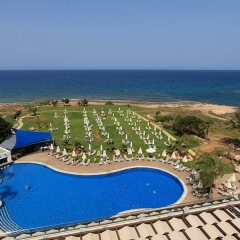 Отель Atlantica Sea Breeze Кипр, Протарас - отзывы, цены и фото номеров - забронировать отель Atlantica Sea Breeze онлайн бассейн