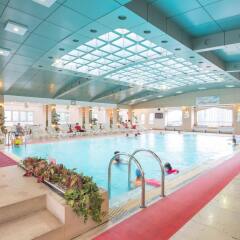 May Hotel бассейн
