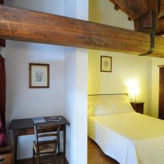 Отель Relais Duca di Dolle Чизон-Ди-Вальмарино сейф в номере