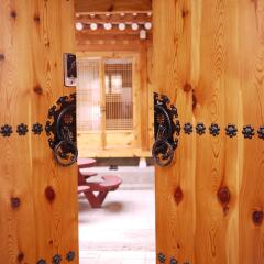 Отель Haemil Hanok Guesthouse Южная Корея, Сеул - отзывы, цены и фото номеров - забронировать отель Haemil Hanok Guesthouse онлайн сауна