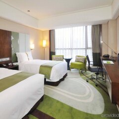 Отель Holiday Inn Qingdao City Centre, an IHG Hotel Китай, Циндао - отзывы, цены и фото номеров - забронировать отель Holiday Inn Qingdao City Centre, an IHG Hotel онлайн комната для гостей фото 3