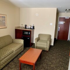 Отель Country Inn & Suites by Radisson, Midway, FL комната для гостей фото 4