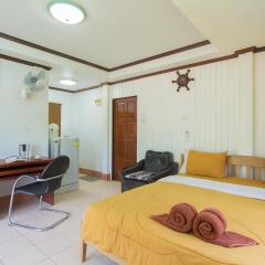 Отель Patong Rai Rum Yen Resort комната для гостей
