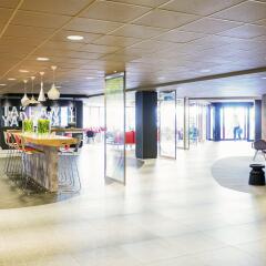Отель ibis Schiphol Amsterdam Airport Нидерланды, Бадхевердорп - 7 отзывов об отеле, цены и фото номеров - забронировать отель ibis Schiphol Amsterdam Airport онлайн интерьер отеля фото 2
