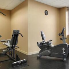 Отель Days Inn & Suites West Edmonton фитнесс-зал фото 2