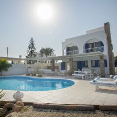 Отель Mimosa Seafront Villa Кипр, Протарас - отзывы, цены и фото номеров - забронировать отель Mimosa Seafront Villa онлайн бассейн фото 3