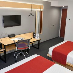Отель City Express Plus Guadalajara Expo сейф в номере