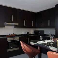Pullman Dubai Jumeirah Lakes Towers - Hotel and Residence в номере
