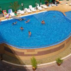 Hotel Vigo бассейн