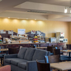 Отель Holiday Inn Express and Suites Lafayette East питание