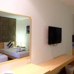 Отель iCheck inn Central Patong 3* Стандартный номер с разными типами кроватей фото 14