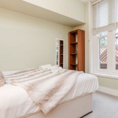 Отель Stylish 3 Bed 3 bath in Kens High St Лондон комната для гостей фото 3