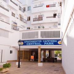 Отель Central Park Apartamentos Испания, Сан-Антони-де-Портмань - 4 отзыва об отеле, цены и фото номеров - забронировать отель Central Park Apartamentos онлайн вид на фасад