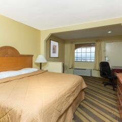 Отель Days Inn & Suites by Wyndham Vicksburg комната для гостей