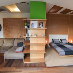Апартаменты Pelicanstay Montaigne Apartments Париж комната для гостей