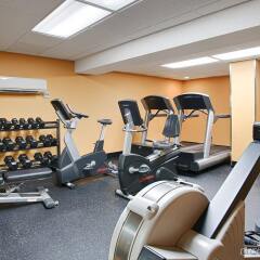Отель Best Western Plus Suites Downtown Канада, Калгари - отзывы, цены и фото номеров - забронировать отель Best Western Plus Suites Downtown онлайн фитнесс-зал