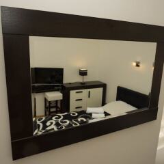 Апартаменты Black & White Apartment by Venceslas Sq. сейф в номере