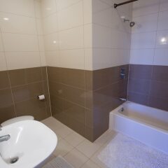 Отель Tumon Bel-Air Serviced Residence США, Тамунинг - отзывы, цены и фото номеров - забронировать отель Tumon Bel-Air Serviced Residence онлайн ванная фото 2