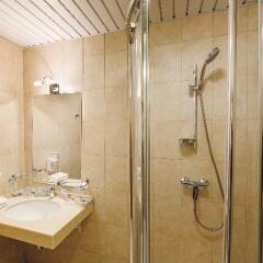 Cosmos Petrozavodsk Hotel 4* Стандартный номер с двуспальной кроватью фото 18