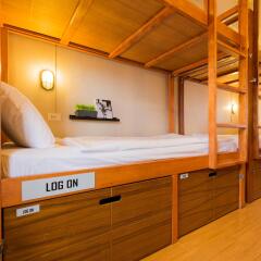 Pak-Up Hostel сейф в номере