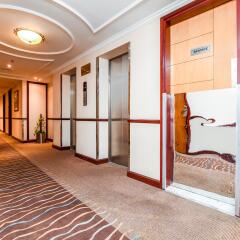 Landmark Summit Hotel интерьер отеля