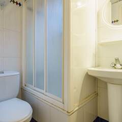 Отель OYO Hostal Austria ванная фото 2