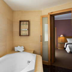 Le Méridien St. Julians Hotel & Spa ванная