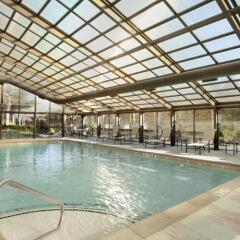 Отель Hilton New York JFK Airport США, Нью-Йорк - отзывы, цены и фото номеров - забронировать отель Hilton New York JFK Airport онлайн бассейн фото 3
