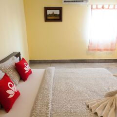 Отель Zen Rooms Siripong Road Бангкок комната для гостей