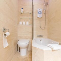 Отель Leicester Square Just Renovated 2BD Mezzanine Flat Великобритания, Лондон - отзывы, цены и фото номеров - забронировать отель Leicester Square Just Renovated 2BD Mezzanine Flat онлайн ванная