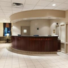 Отель Travelodge by Wyndham Calgary International Airport South Канада, Калгари - отзывы, цены и фото номеров - забронировать отель Travelodge by Wyndham Calgary International Airport South онлайн интерьер отеля фото 2