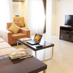 Апартаменты Romance Serviced Apartment Бангкок комната для гостей фото 4