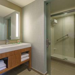 Hyatt Place Houston/Galleria in Houston, United States of America from 166$, photos, reviews - zenhotels.com bathroom photo 2