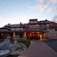 Hotel Marinšek парковка