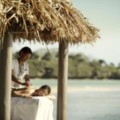 Отель InterContinental Fiji Golf Resort & Spa Фиджи, Вити-Леву - отзывы, цены и фото номеров - забронировать отель InterContinental Fiji Golf Resort & Spa онлайн пляж
