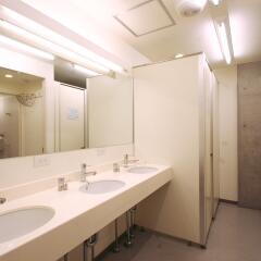 Отель Sakura Hostel Asakusa Япония, Токио - отзывы, цены и фото номеров - забронировать отель Sakura Hostel Asakusa онлайн ванная