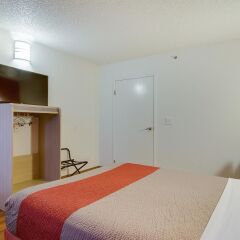 Отель Motel 6 Tacoma, WA - South США, Такома - отзывы, цены и фото номеров - забронировать отель Motel 6 Tacoma, WA - South онлайн комната для гостей